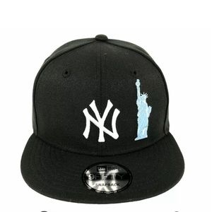 NEW ERA LOCAL ICON YANKEES SNAPBACK HAT LIBERTY APPLE ONE SIZE. BRAND NEW